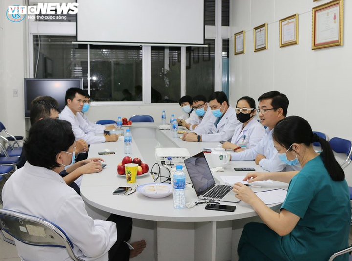 Hành trình kỳ diệu giành lại sự sống cho phi công người Anh - 4