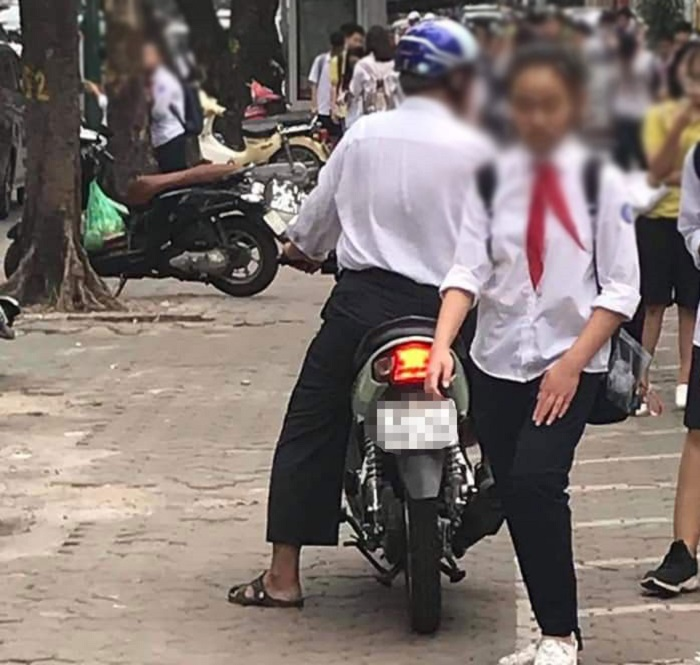 Bác thông tin tình nghi nữ lái xe ôm công nghệ lừa đón học sinh ở Hà Nội - 2