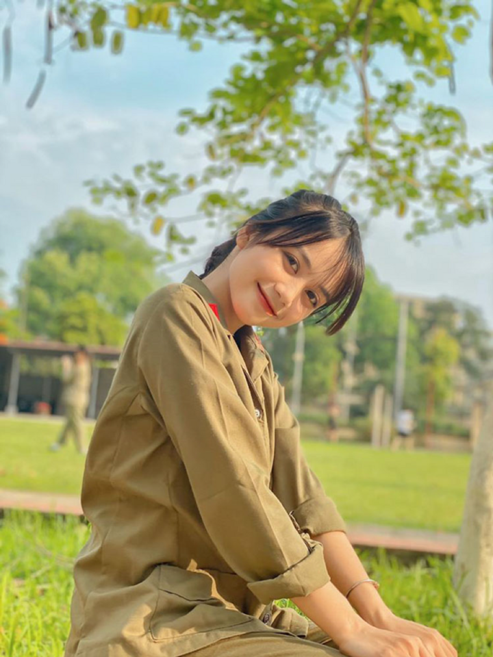 Nữ sinh Học viện Ngân hàng sở hữu nhan sắc “đẹp như tượng tạc” - 2