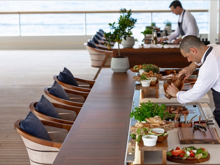 Có gì trong siêu du thuyền đắt nhất thế giới, giá thuê 4 triệu USD/tuần? - 11