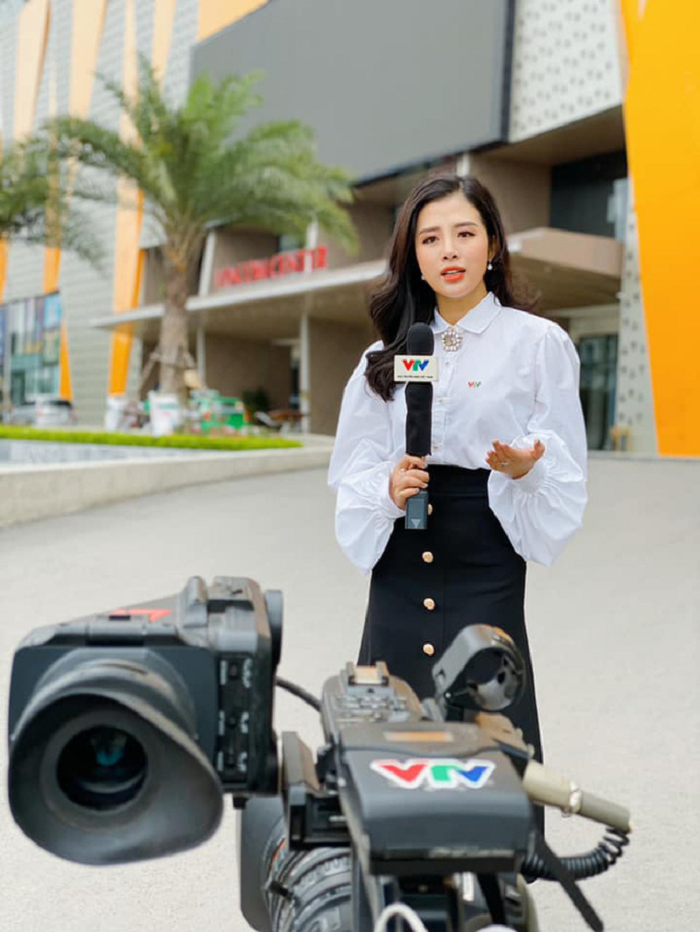 BTV trẻ nhất VTV24 chuộng đồ sang chảnh - 9