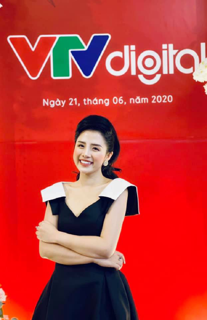 BTV trẻ nhất VTV24 chuộng đồ sang chảnh - 12