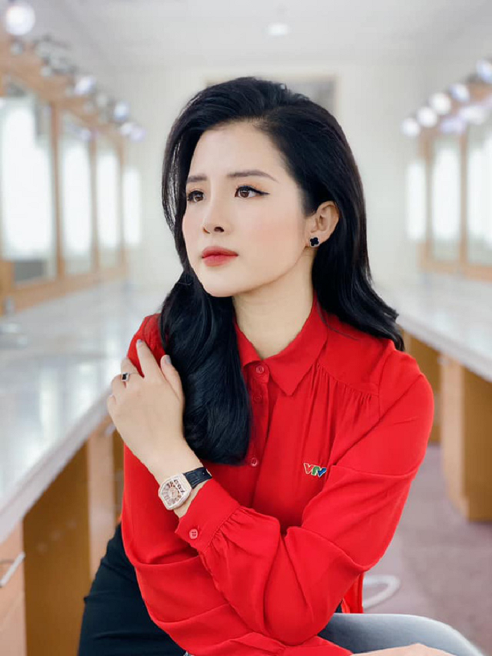 BTV trẻ nhất VTV24 chuộng đồ sang chảnh - 13