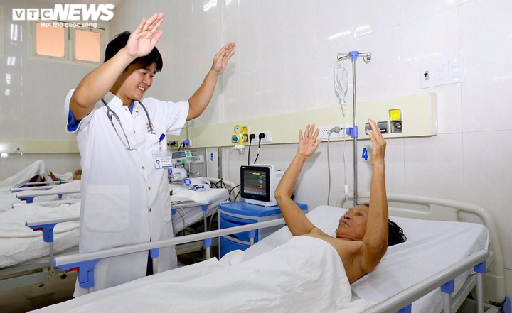 Cứu sống bệnh nhân đột quỵ xuất huyết não do vỡ phình mạch máu - 1