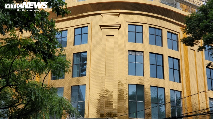 Toà khách sạn dát vàng gây chói mắt người dân ở Hà Nội - 5