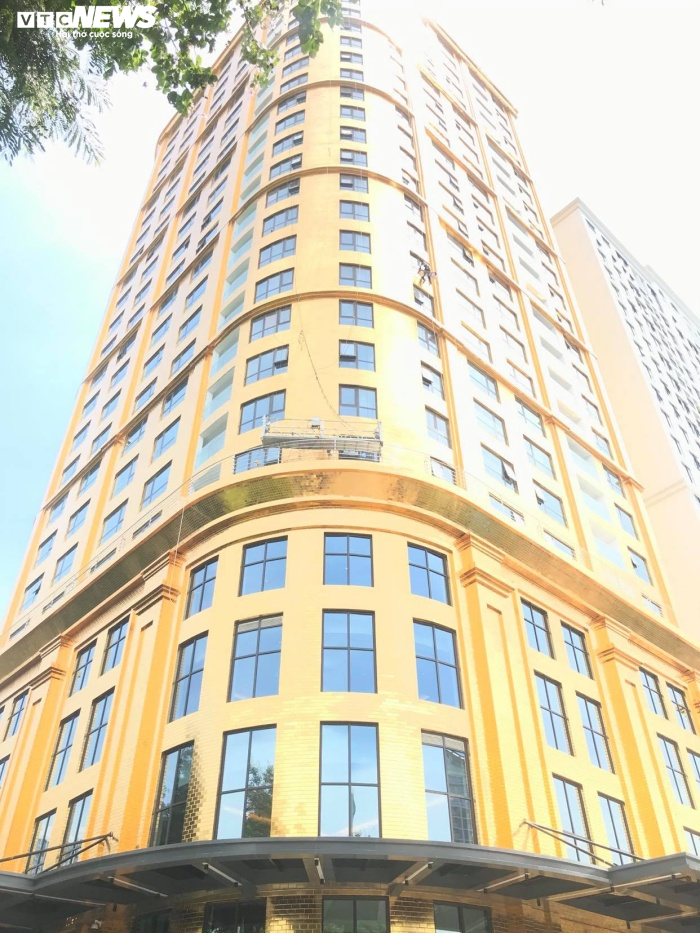 Toà khách sạn dát vàng gây chói mắt người dân ở Hà Nội - 3