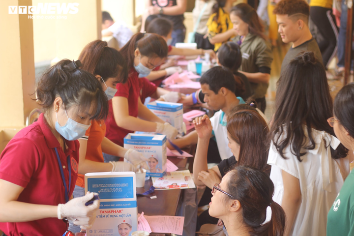 Nghìn người tham dự ngày hội hiến máu 'Giọt hồng cao nguyên' - 2