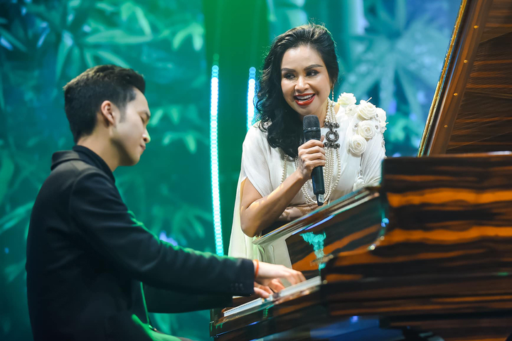 Nhan sắc trẻ mãi không già của ca sĩ Thanh Lam ở tuổi ngũ tuần - 8