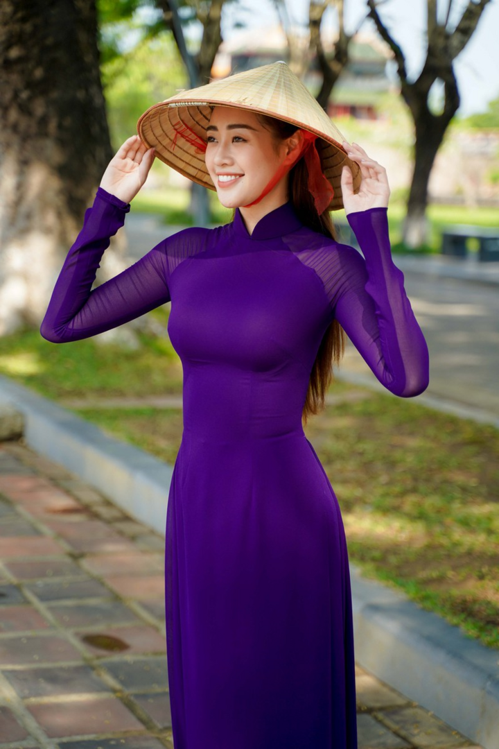 Hoa hậu Khánh Vân thành nàng thơ trong tà áo dài Huế - 1
