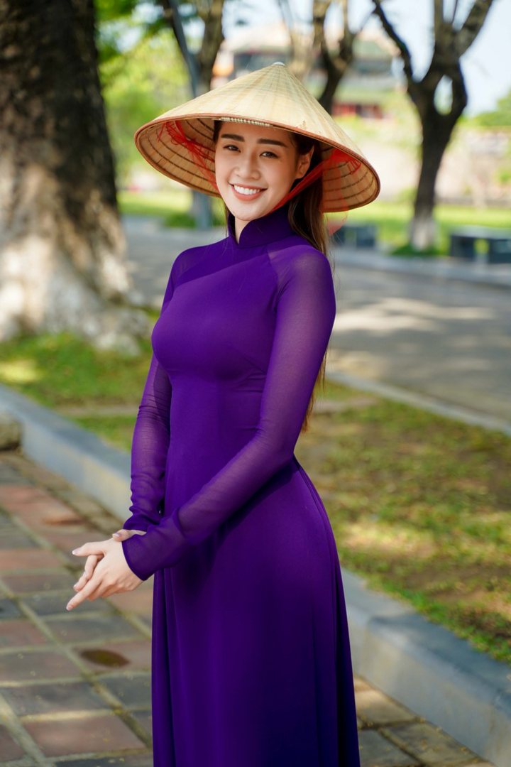 Hoa hậu Khánh Vân thành nàng thơ trong tà áo dài Huế - 2