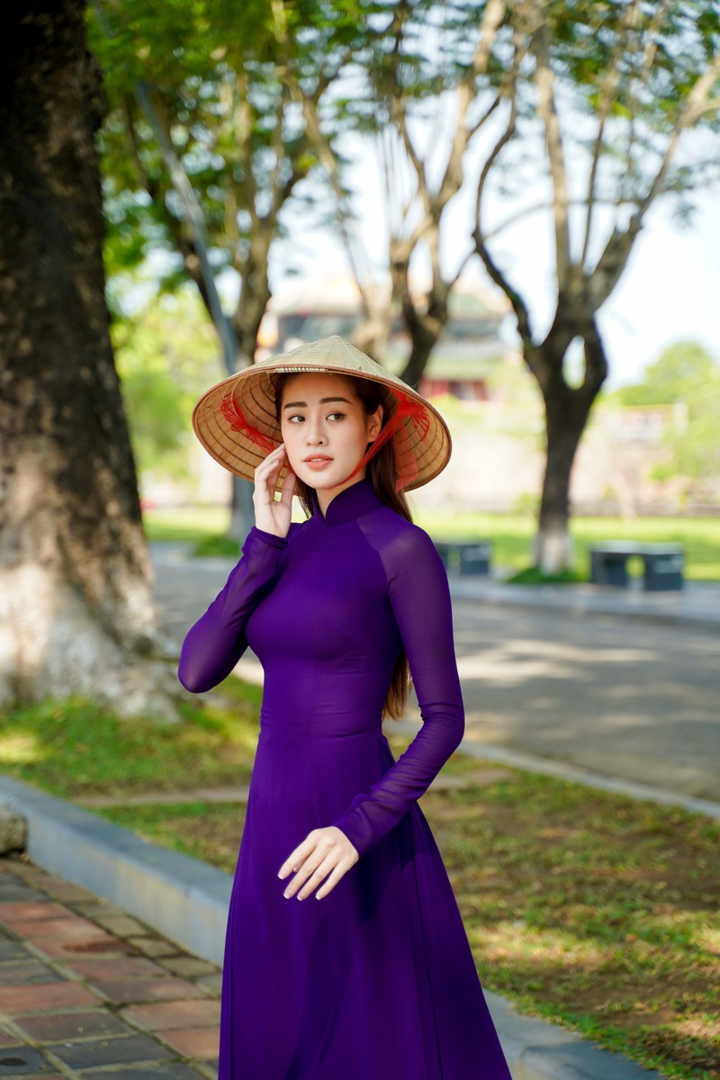 Hoa hậu Khánh Vân thành nàng thơ trong tà áo dài Huế - 4