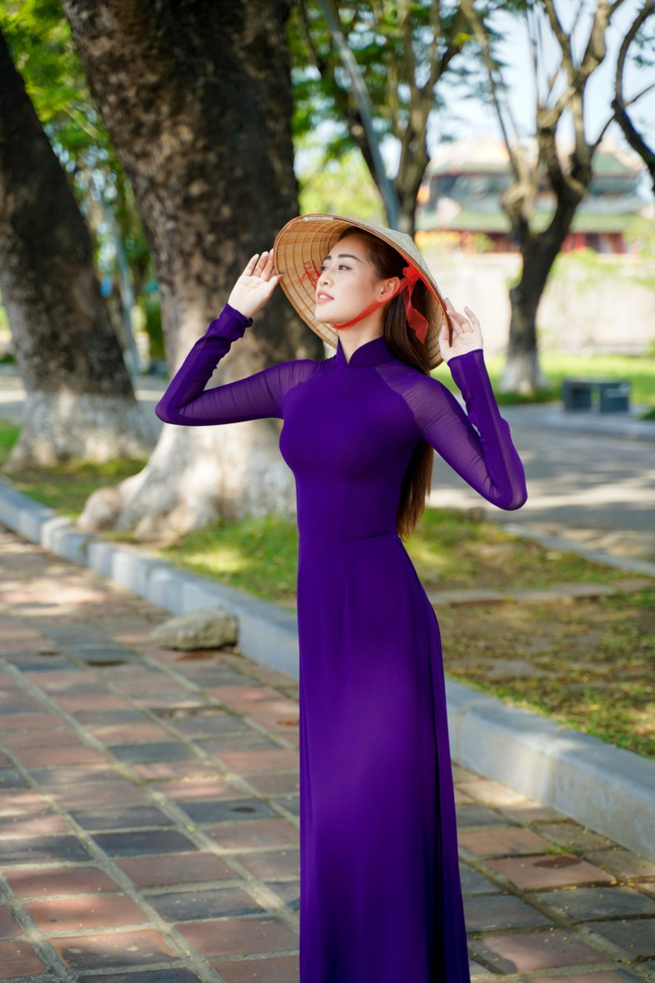 Hoa hậu Khánh Vân thành nàng thơ trong tà áo dài Huế - 5