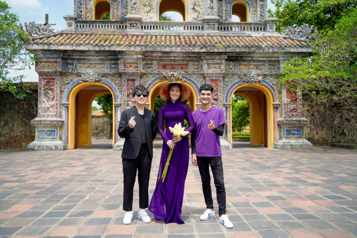 Hoa hậu Khánh Vân thành nàng thơ trong tà áo dài Huế - 6