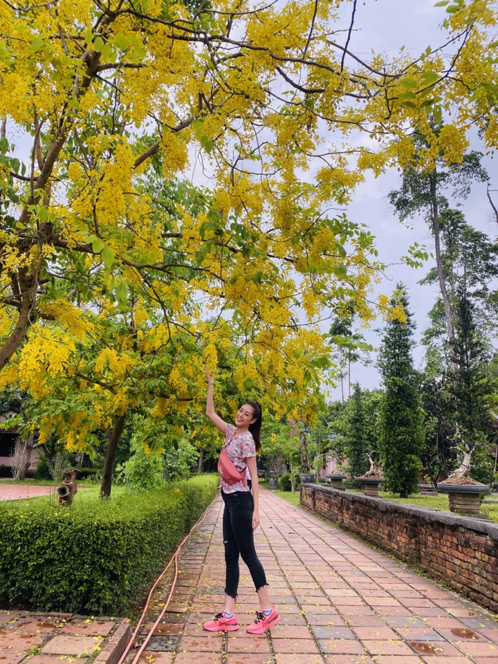 Hoa hậu Khánh Vân thành nàng thơ trong tà áo dài Huế - 8