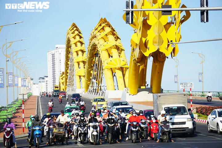 Gồng mình mưu sinh dưới ‘chảo lửa’ Đà Nẵng những ngày nắng cực độ - 9