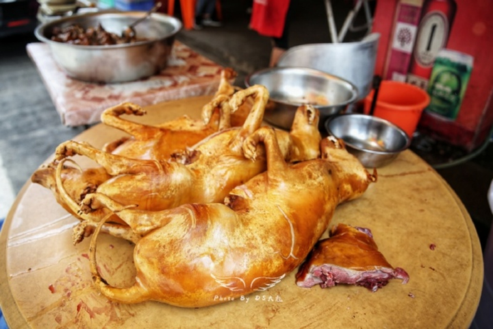 Trung Quốc: Mặc lên án, lễ hội thịt chó vẫn nườm nượp người giữa đại dịch - 3