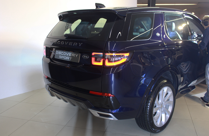 Land Rover Discovery Sport 2020 giá từ 2,6 tỷ đồng - 2