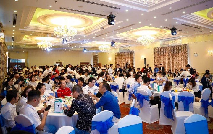 Chủ căn hộ C-Sky View may mắn rinh xe Mercedes C200 trị giá 1,5 tỷ đồng - 1