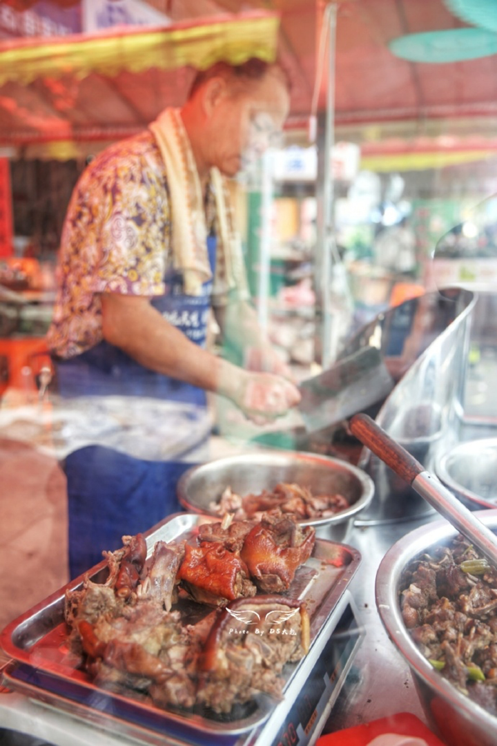 Trung Quốc: Mặc lên án, lễ hội thịt chó vẫn nườm nượp người giữa đại dịch - 9