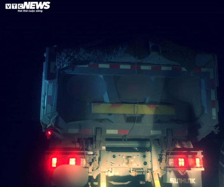 Xử phạt kẻ đe doạ nhà báo sau phản ánh dàn xe 'khủng long' chở cát ở Quảng Trị - 1