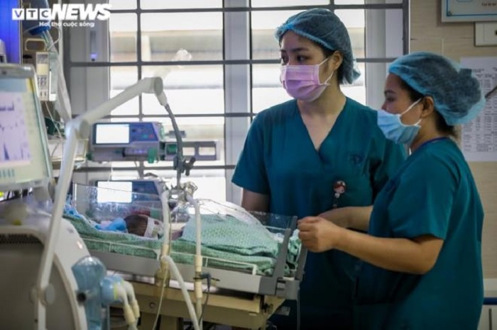 Bé sơ sinh bị bỏ dưới hố ga qua đời: Hết đau đớn rồi, ngủ yên con nhé - 1