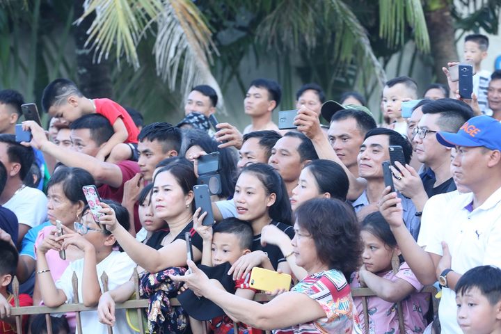 Carnival đường phố sôi động ở thành phố biển Sầm Sơn làm nức lòng ngàn du khách - 2