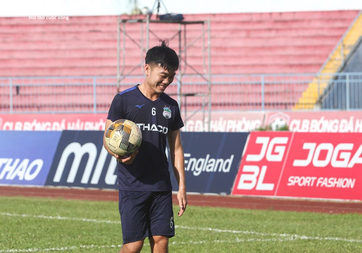 Trực tiếp Hải Phòng vs HAGL: Tuấn Anh - Xuân Trường ngồi dự bị - 4