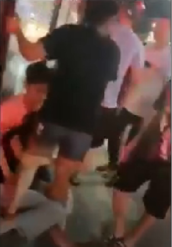 Chủ cửa hàng quần áo ở Hải Phòng đánh đập dã man nhân viên cũ - 2