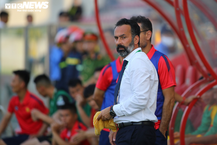 HLV ngoại bị Thanh Hóa sa thải ngầm chê bầu Đệ 'không hiểu gì về bóng đá'? - 1