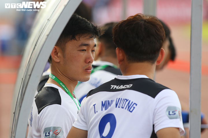 Văn Toàn vừa nhanh vừa khéo, hất văng cầu thủ Hải Phòng - 19