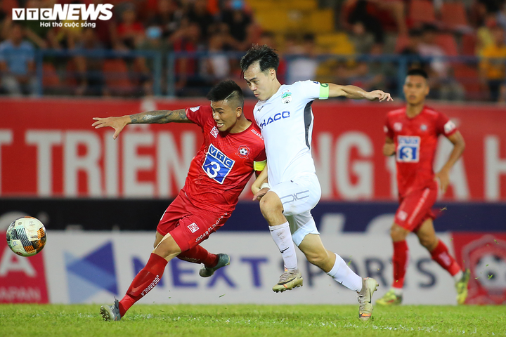 Bỏ ảo tưởng tấn công cống hiến, HAGL thực dụng sẽ thoát cảnh đua trụ hạng? - 1