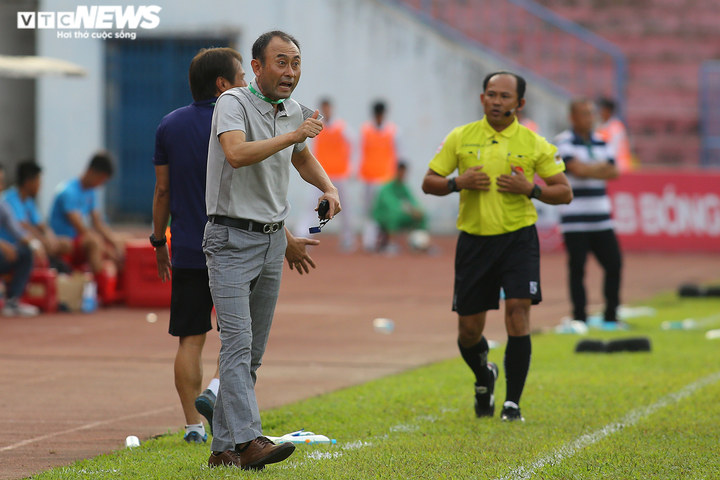 Văn Toàn vừa nhanh vừa khéo, hất văng cầu thủ Hải Phòng - 8