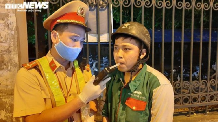 Hơn 86.000 'ma men' bị xử phạt trong 6 tháng đầu năm - 1