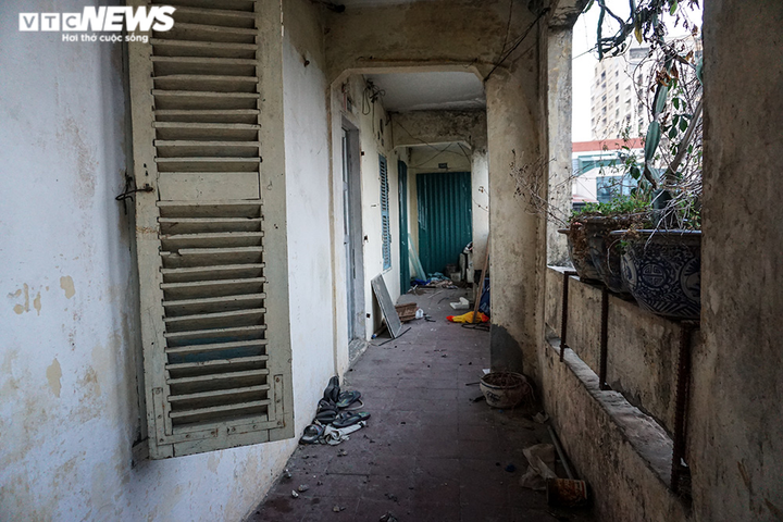 Kinh hãi loạt khu tập thể cũ chờ sập, chực đè người, dân Hà Nội vẫn bám trụ - 10