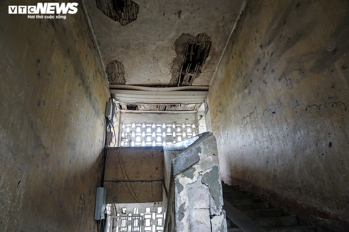 Kinh hãi loạt khu tập thể cũ chờ sập, chực đè người, dân Hà Nội vẫn bám trụ - 5