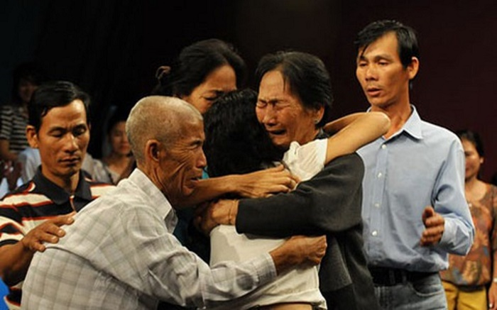 Từ vụ mẹ bỏ con dưới hố ga đến cảnh 'hấp hối' của một show truyền hình nhân đạo - 1