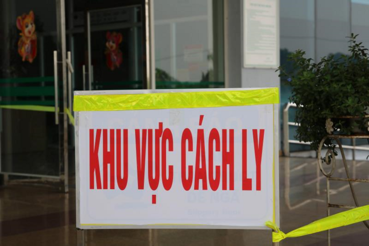 TP.HCM cách ly nhiều người tiếp xúc người nước ngoài nghi nhiễm COVID-19 - 1