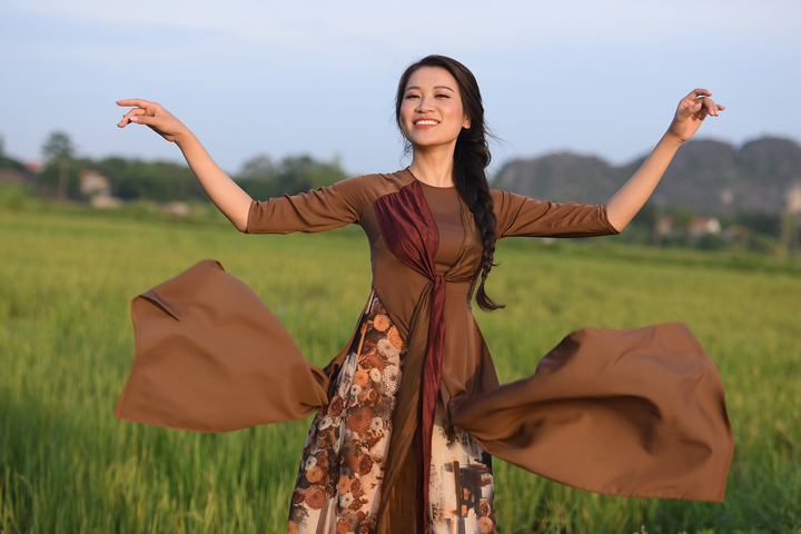 Sao Mai Quỳnh Anh: Giấc mơ bước khỏi lũy tre làng và nợ ân tình với Anh Thơ - 1