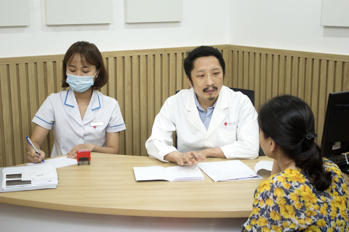 Chuyên gia hàng đầu chỉ cách đơn giản phát hiện ung thư tuyến giáp - 1