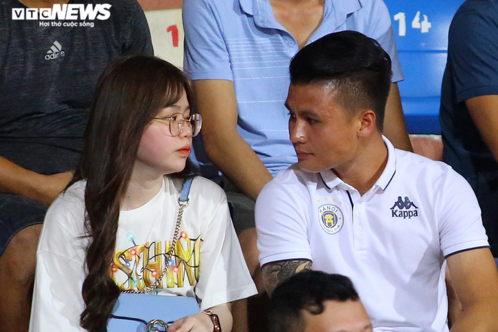 Huỳnh Anh đặt lại trạng thái hẹn hò với Quang Hải trên Facebook - 1