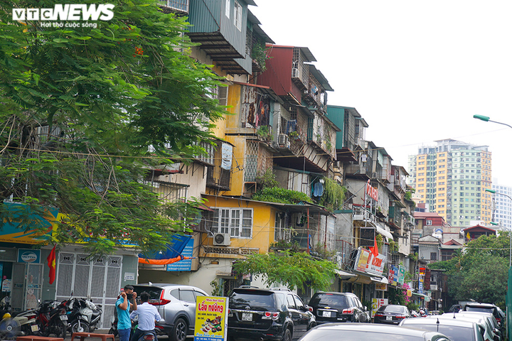 Vì sao dân vẫn bám trụ trong khu tập thể cũ nát, chờ sập ở Hà Nội? - 1