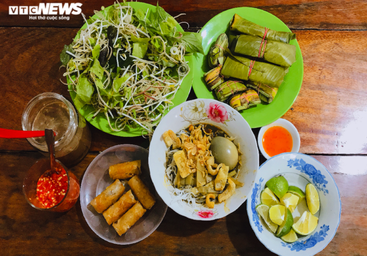 Món bún cua thối nổi tiếng phố núi Pleiku - 7