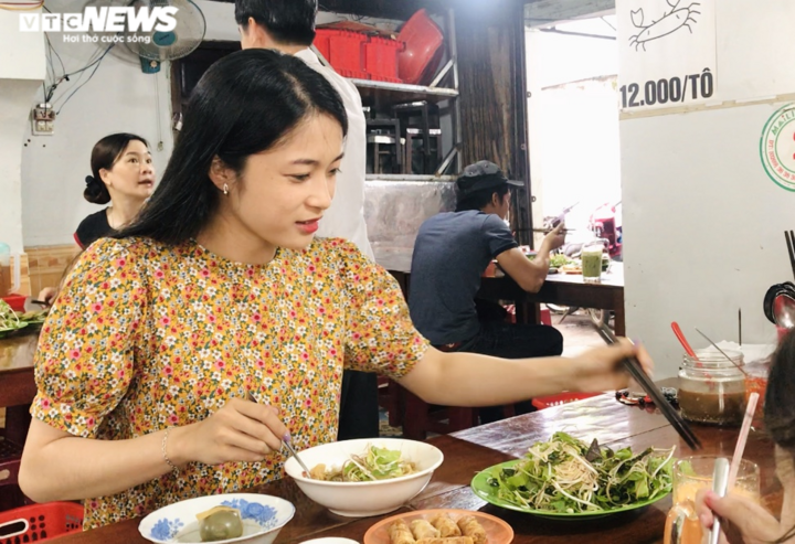 Món bún cua thối nổi tiếng phố núi Pleiku - 10