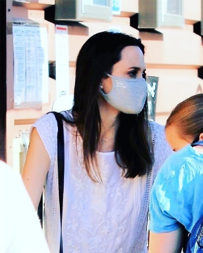 Angelina Jolie xuất hiện trên phố sau thời gian dài 'ở ẩn' - 2