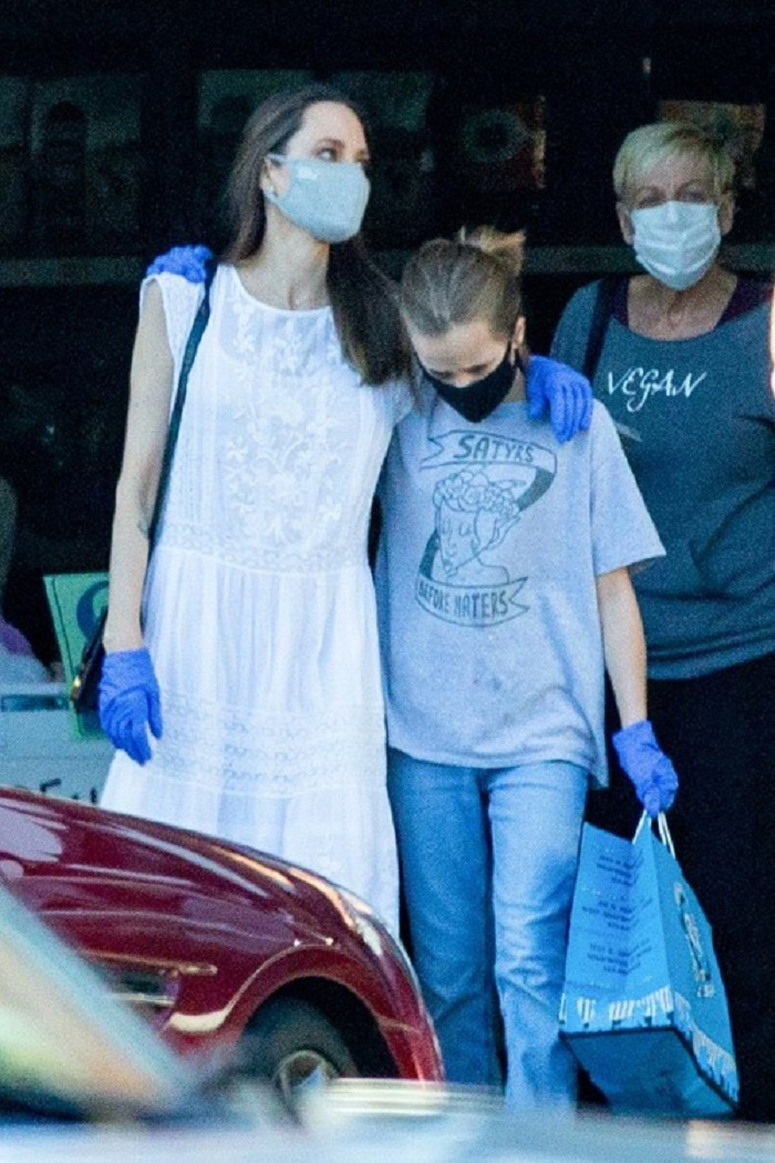 Angelina Jolie xuất hiện trên phố sau thời gian dài 'ở ẩn' - 4