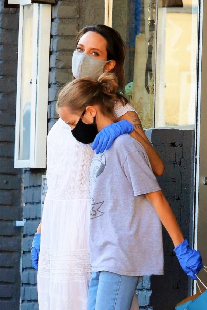 Angelina Jolie xuất hiện trên phố sau thời gian dài 'ở ẩn' - 5