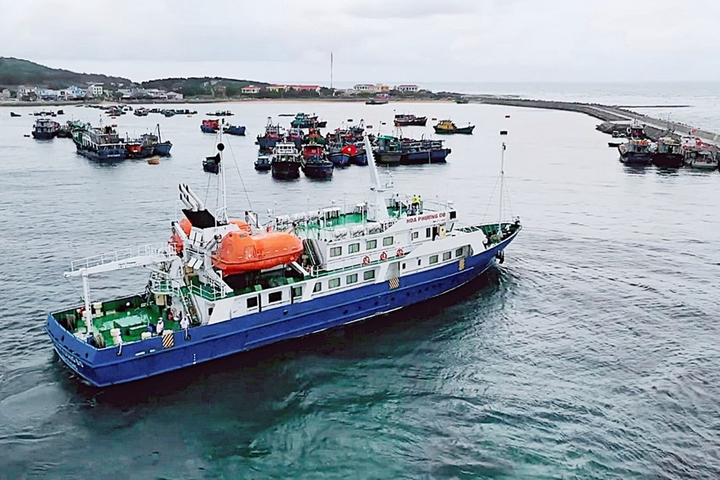 Tàu Hoa Phượng đỏ từ đất liền ra đảo Bạch Long Vỹ sắp hoạt động - 1