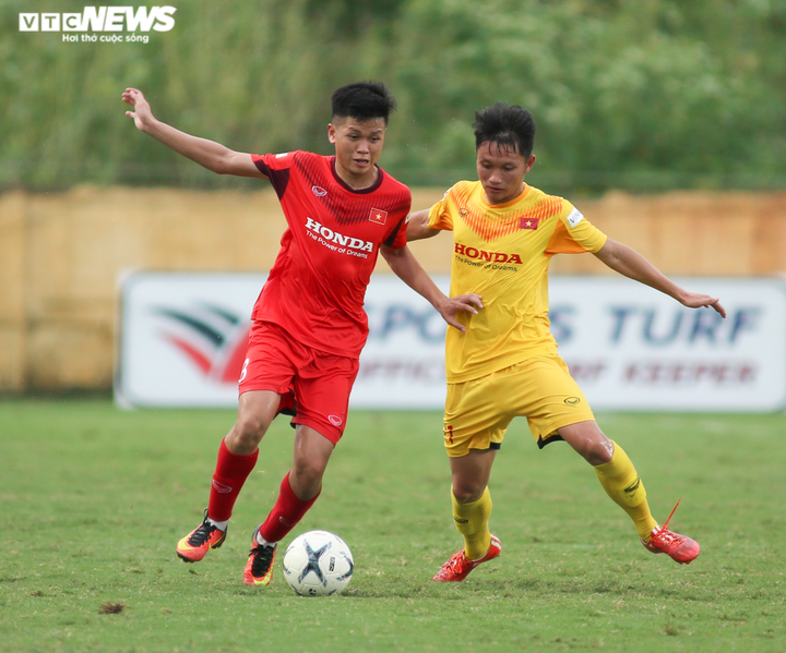 Sao trẻ của bầu Đức thi đấu xông xáo, được HLV Park Hang Seo nhắc nhở riêng - 8