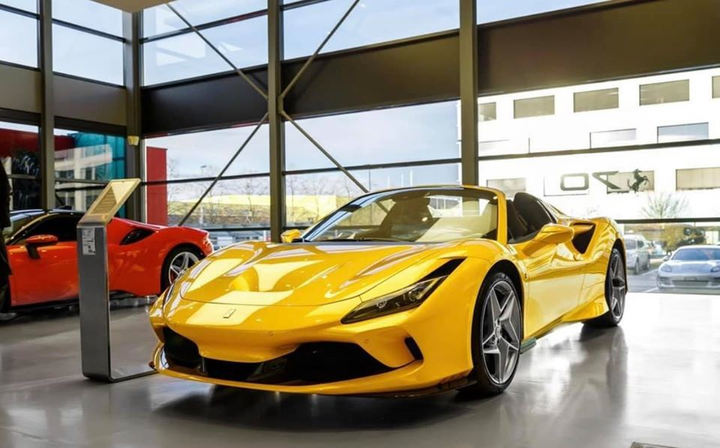 Loạt siêu xe 'chào hàng' đại gia Việt giá vài chục tỷ đồng - 3