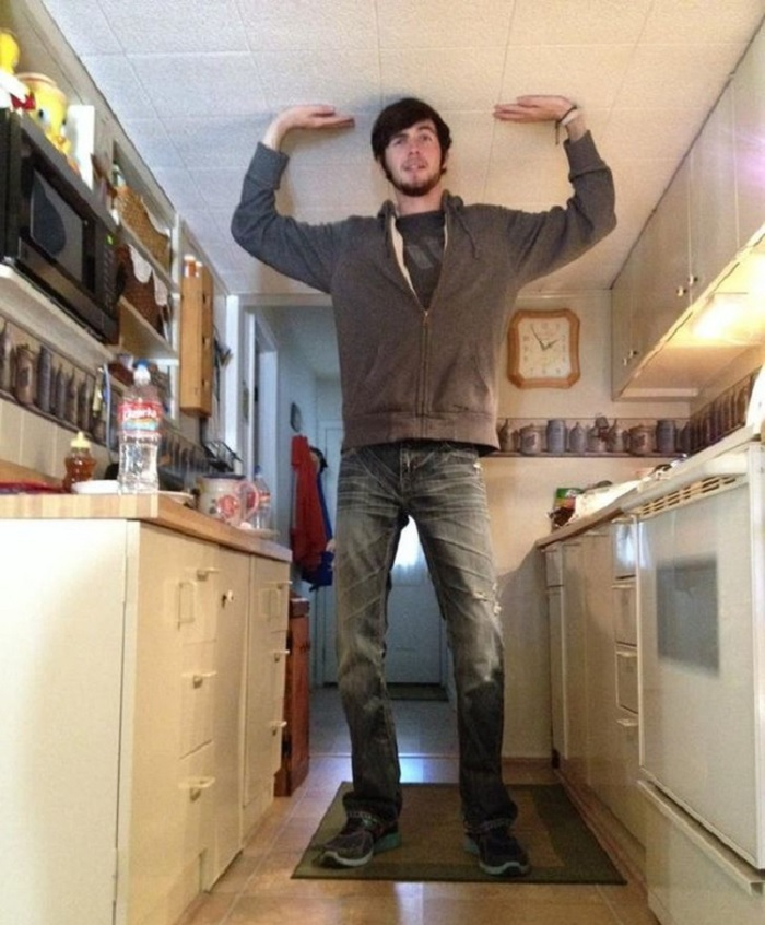 Loạt ảnh hài hước về nỗi khổ của người cao kều khiến dân mạng cười vỡ bụng - 10